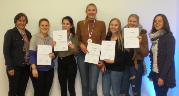 Lehrerinnen und Schülerinnnen des Gymnasiums Hankensbüttel bei der
	Russisch-Olympiade 2017